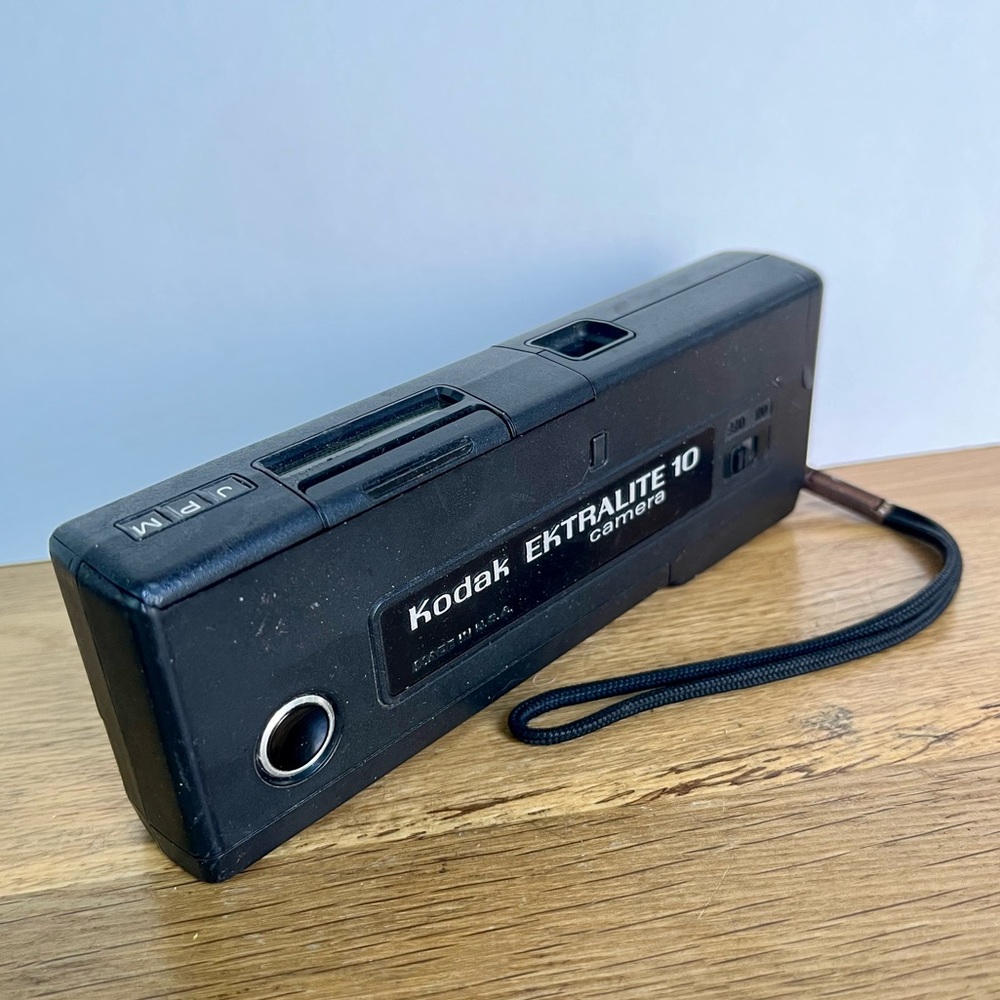 Kodak Ektralite 10 Portable Camera 110 Film Point-and-Shoot Flash Vintage